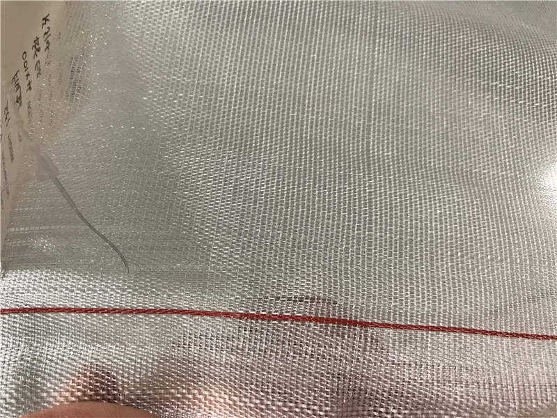 Cum să utilizați plasa anti-insecte cu efect de seră pentru a preveni dăunătorii