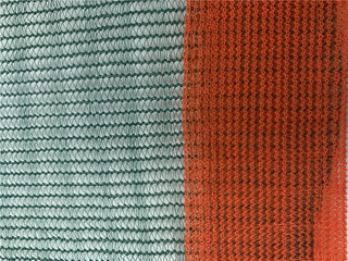 Plasă mono triunghi verde și portocaliu de măsline de 100 GSM